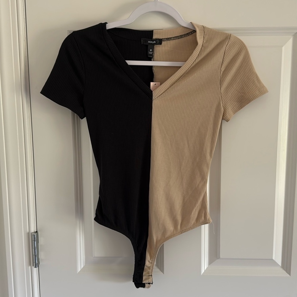 NWT Aqua Size XS Colorblock Thong Bodysuit in Oatmeal & Black